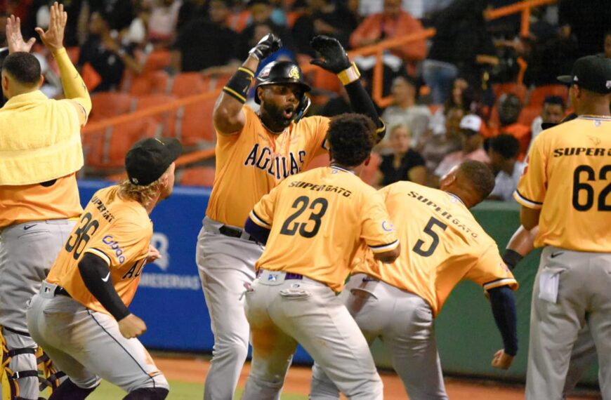 Aguilas derrotan a los Toros; lluvias suspenden dos partidos