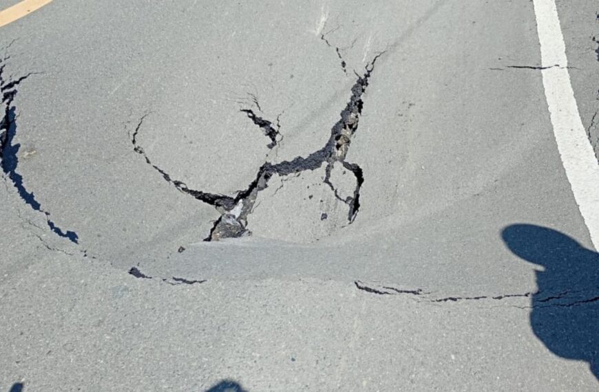 Colapsa tramo de la carretera Nizao-Rancho Arriba en San José de Ocoa por socavón