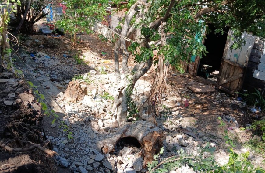 Fuertes lluvias provocan desplome de pared en escuela de Barahona
