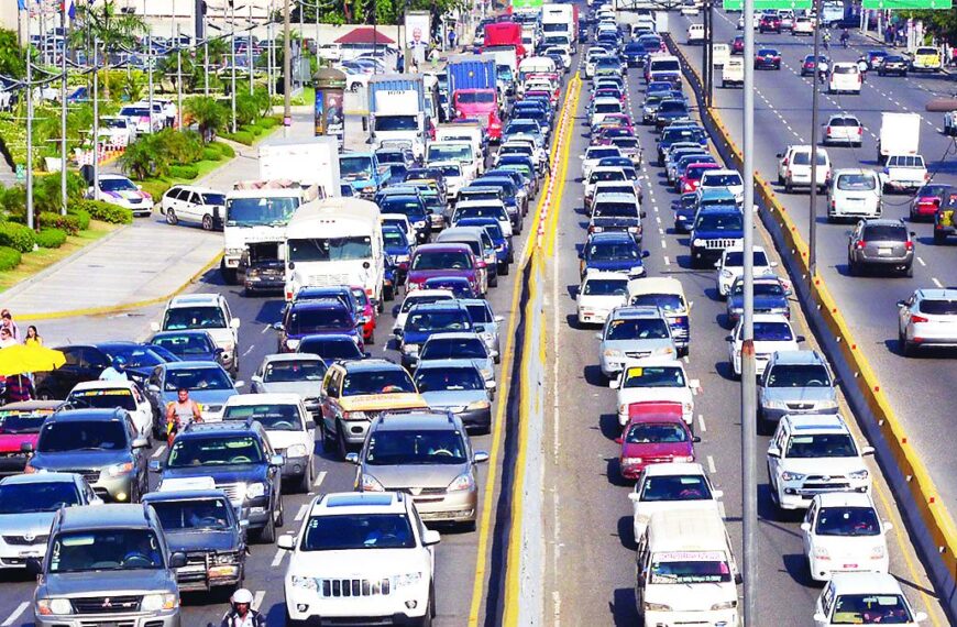 Más de 2 MM de vehículos se desplazaron al interior del país por Nochebuena y Navidad 2025, según RD Vial