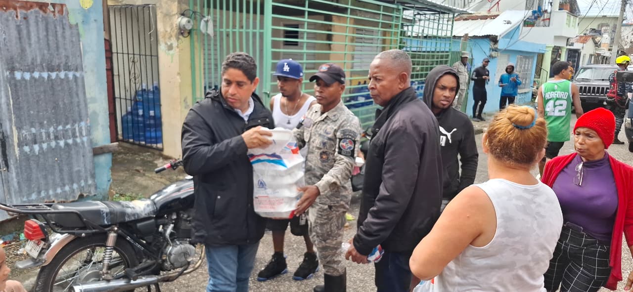 DASAC brinda asistencia alimentaria a familias afectadas por lluvias en Puerto Plata