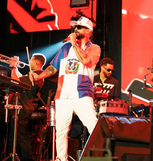 Don Miguelo y El Sujeto Oro 24 encienden el Carnaval Vegano con vibrante presentación