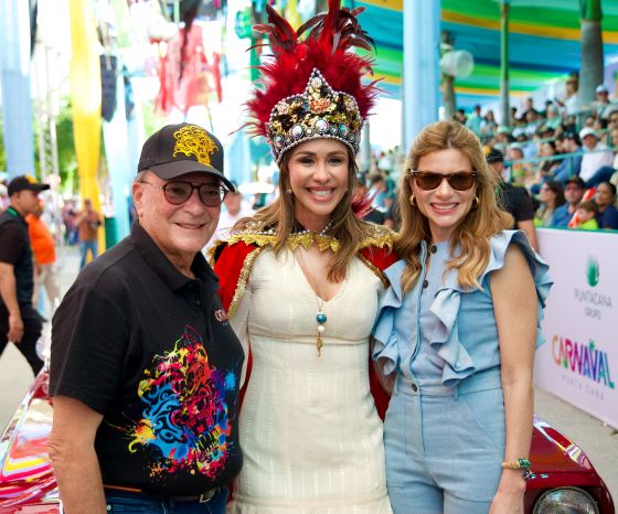 Mariasela Álvarez es coronada Reina Momo del Carnaval de Punta Cana