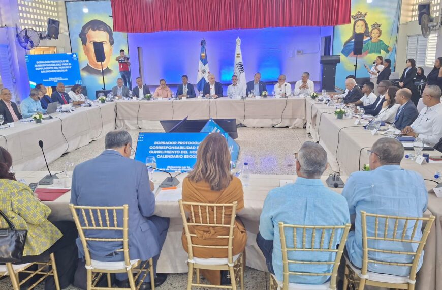 Infraestructura Escolar ejecuta plan de remozamiento en 30 centros educativos de Santiago