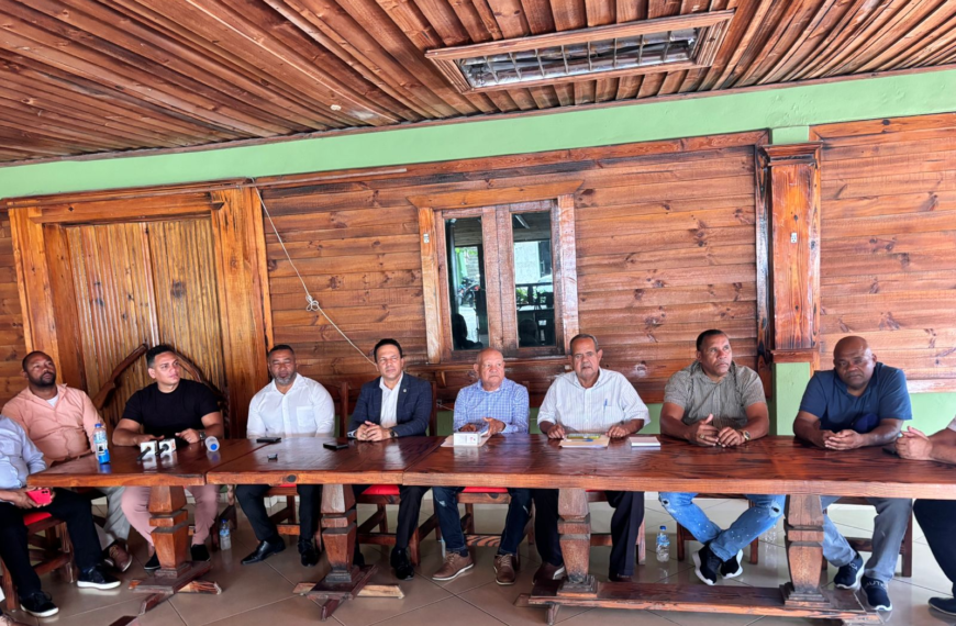 Transportistas de Monte Plata amenazan con protestas por estado de la carretera Yamasá–Santo Domingo