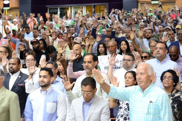FP inicia nueva etapa organizativa con juramentación de directivas del DN