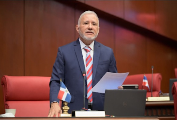 Taveras Guzmán abandona filas del PRM en el Senado