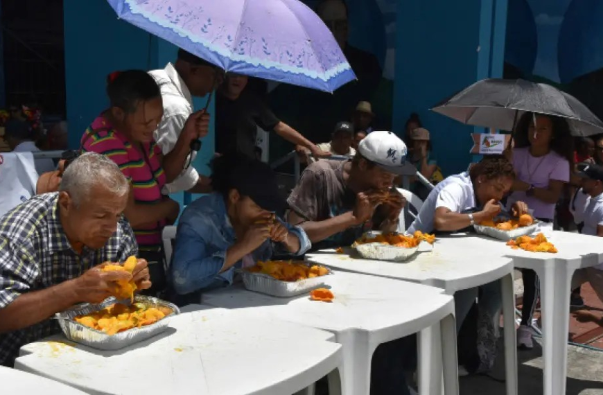 Miles disfrutan de la Feria del Mango 2026 celebrada en Baní