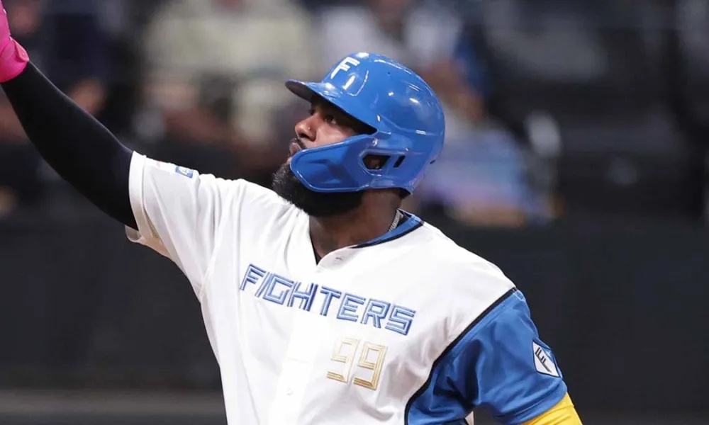 Franmil Reyes lidera victoria de su equipo en Japón